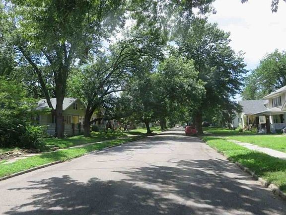 Exterior Neighborhood (street photo)