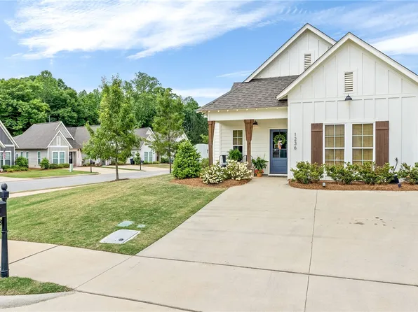 1236 Foxtail Ln, Opelika, AL 36801