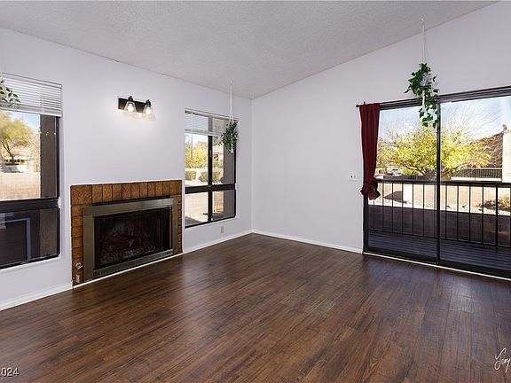 3rd image of 1302 Capri Dr APT B
