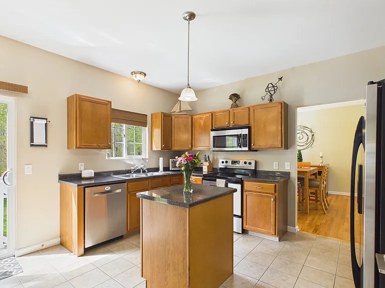 23 Beechwood Hollow St — Photo 33