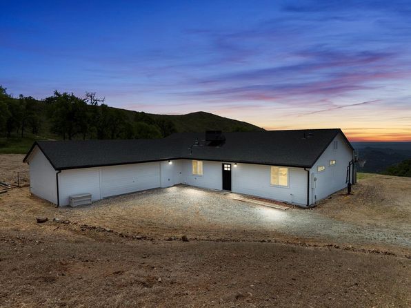 28383 Shady Oaks Rd, Clovis, CA 93619