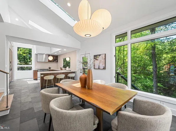 3800 Lakeview Ter, Falls Church, VA 22041