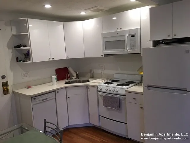 15 Euston Rd #11A — Photo 5