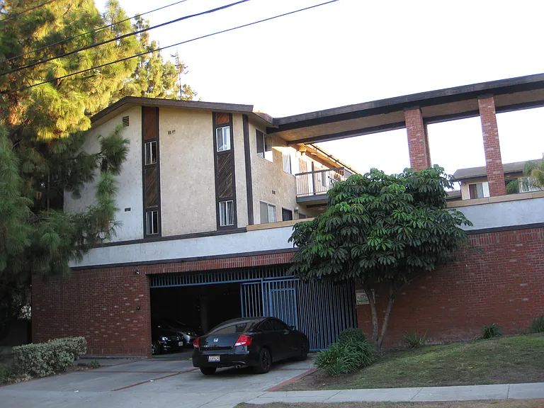 330 E Cypress St #208 — Photo 5