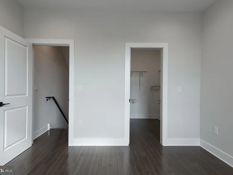 2722 Latona St — Photo 9
