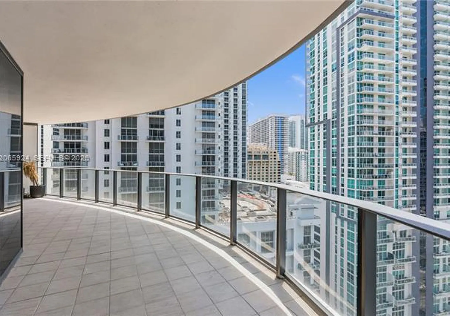 1000 Brickell Plz cu-1902, Miami, FL 33131 — Photo 3