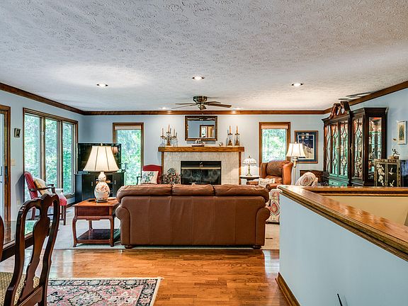 5th image of 161 Markham Ln