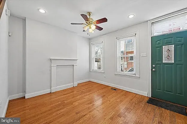 765 S Mole St — Photo 2