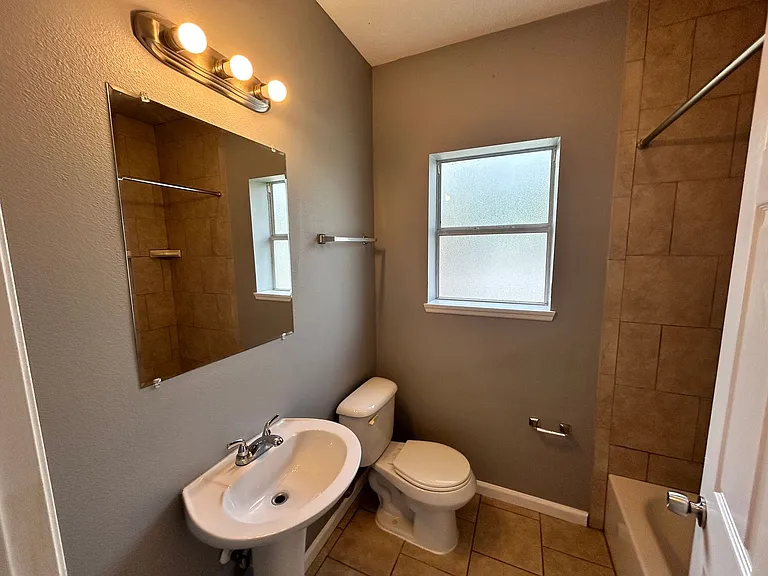 1070 Day Ave — Photo 9