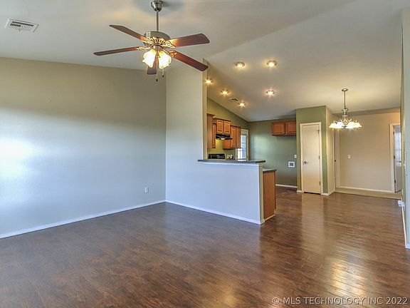 5th image of 1000 W 23rd St