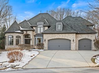 890 Reserve Ct, South Elgin, IL 60177