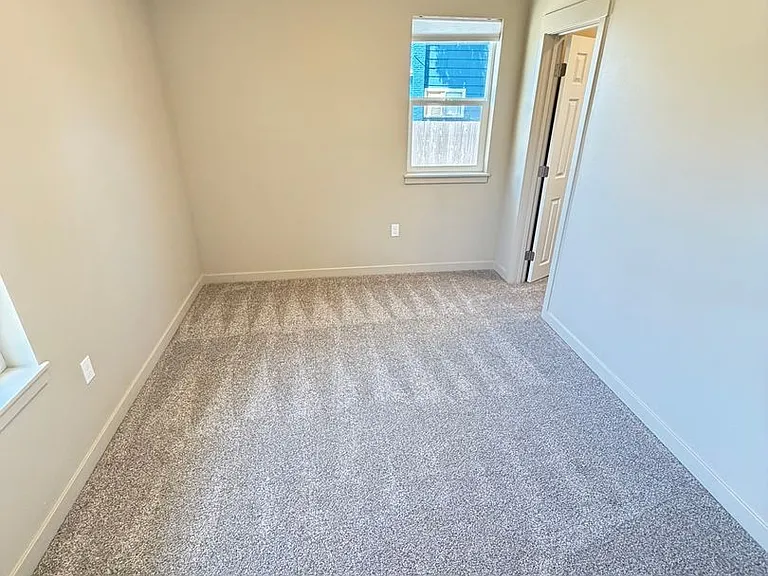 180 Hiatt St — Photo 9