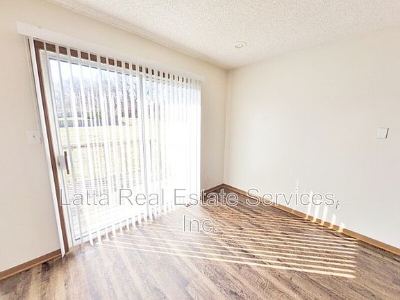 5th image of 505 NW Mill Ct