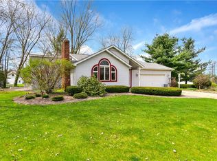 2127 Cricket Ln, Columbiana, OH 44408