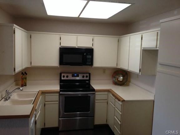 Open kitchen with NEW FULL SIZE Oven/Range