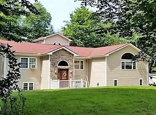 1016 Overlook Trl, Newfoundland, PA 18445