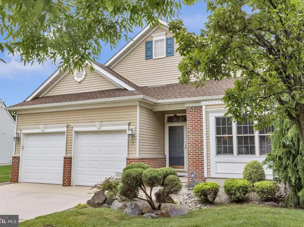 6 Ridgway Dr, Bordentown, NJ 08505