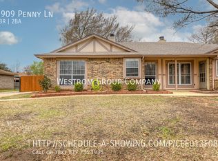 2909 Penny Ln, Euless, TX 76039
