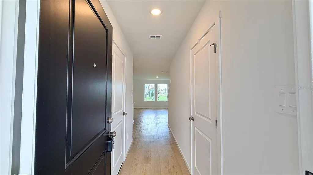 3 bed, 2.5 bath, 1386 sqft, $1,880 — Photo 2