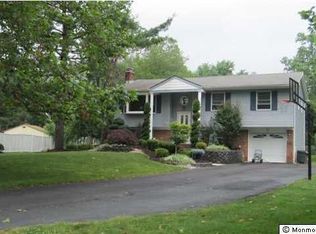 6 Saratoga Dr, Manalapan, NJ 07726