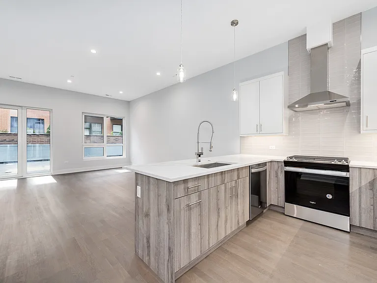 2137 W Madison St #303 — Photo 2