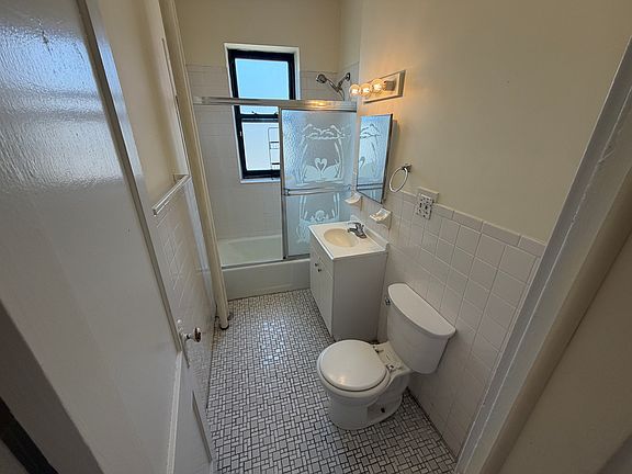 4th image of 31 Saint Lukes Rd APT 4
