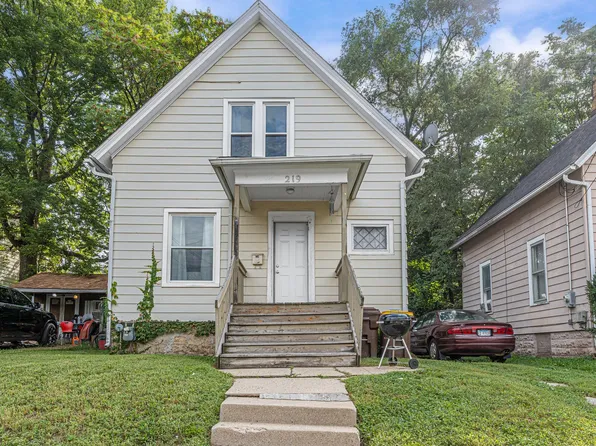 219 Adams St, Rockford, IL 61107