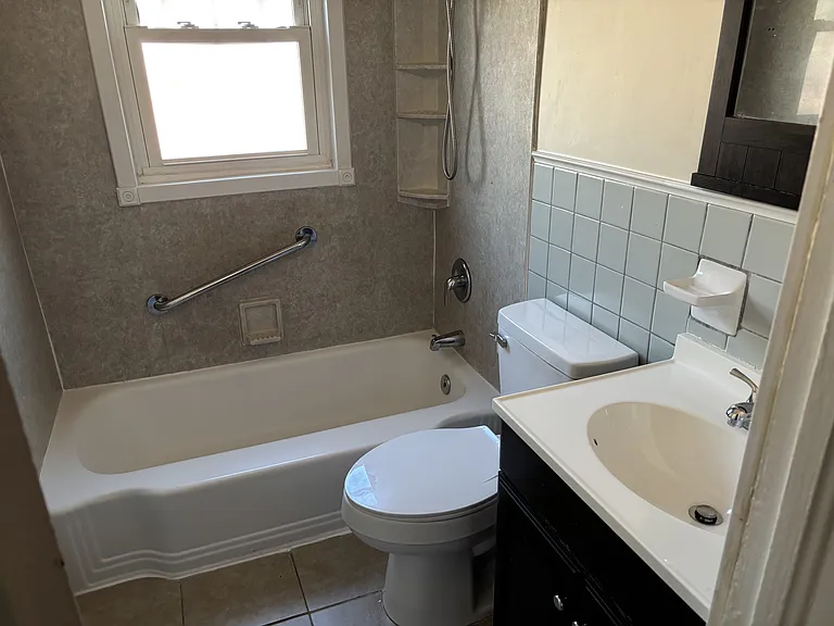 861 Garrison Ave — Photo 3