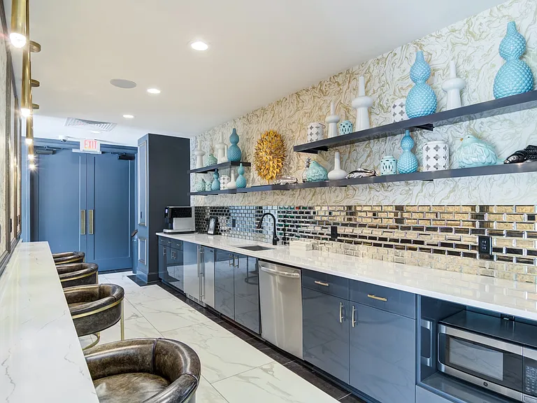 Axis Midtown — Photo 24
