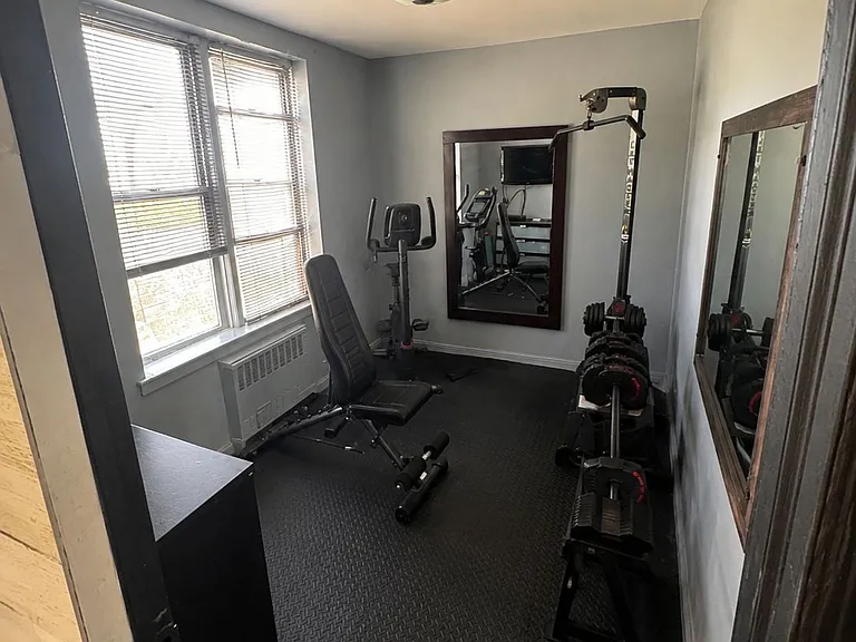 2385 Barker Ave #5J — Photo 4