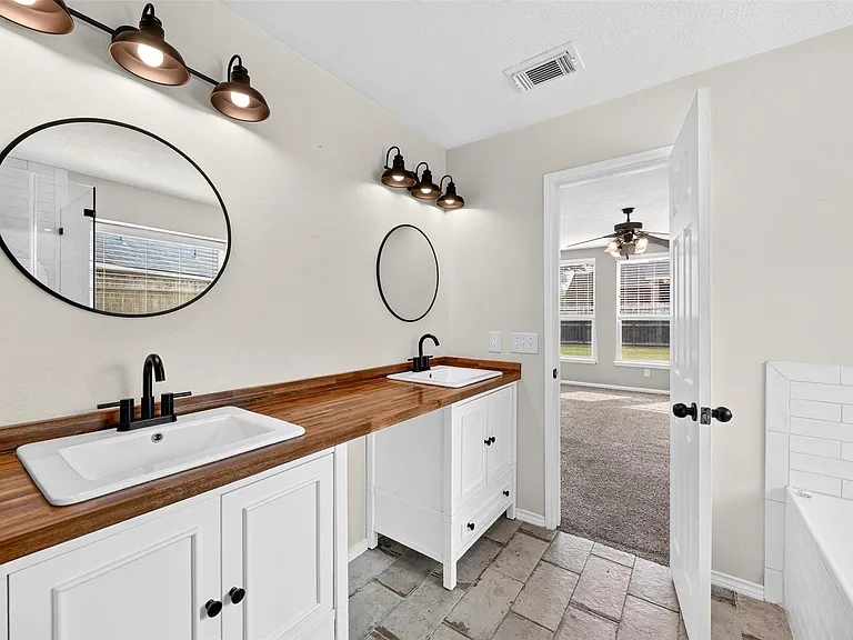 7603 Kenmark Ct — Photo 24