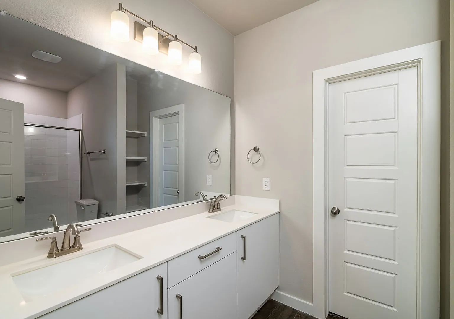 Gorgeous 3 Bedroom Duplex Located In Midlothian Isd! — Photo 2