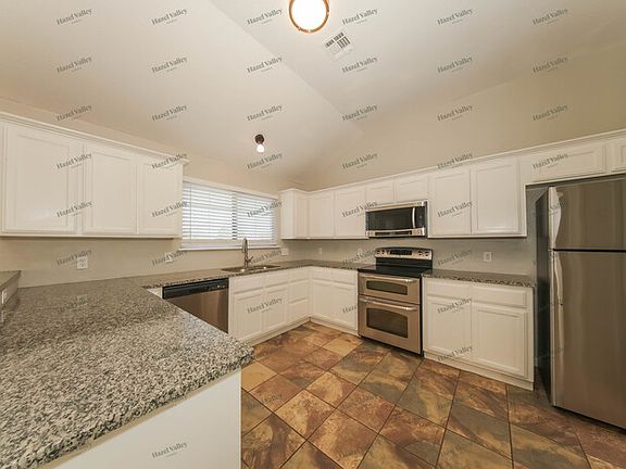 5th image of 4216 Manhattan Dr