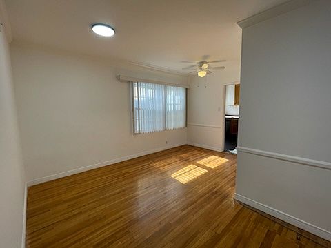 4th image of 5848 1/4 Woodman Ave