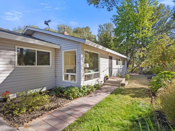668 Crestview Dr, Diamond Springs, CA 95619