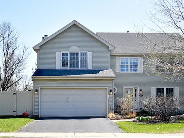 335 Colonial Cir, Geneva, IL 60134