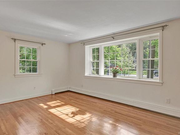 3rd image of 2349 Woodmont Dr