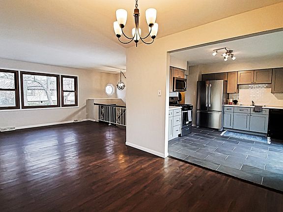 3rd image of 21612 Jeffrey Ave