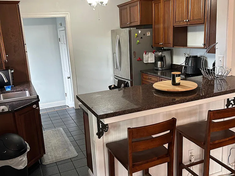 329 Locust Ave — Photo 7