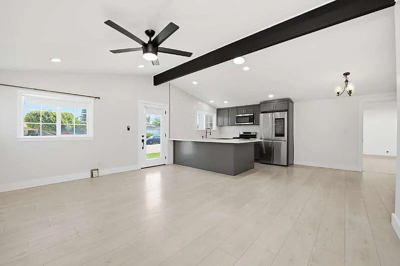 4 bed, 2.0 bath, 1402 sqft, $4,995 — Photo 2