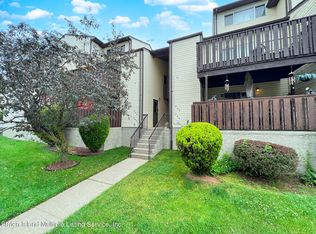 238 Timber Ridge Dr, Staten Island, NY 10306