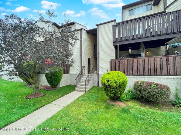 238 Timber Ridge Dr, Staten Island, NY 10306