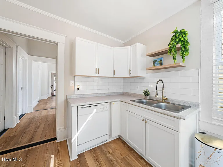 308 Dock St #LOWER — Photo 26