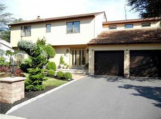 3 Anna Ln, Edison, NJ 08820