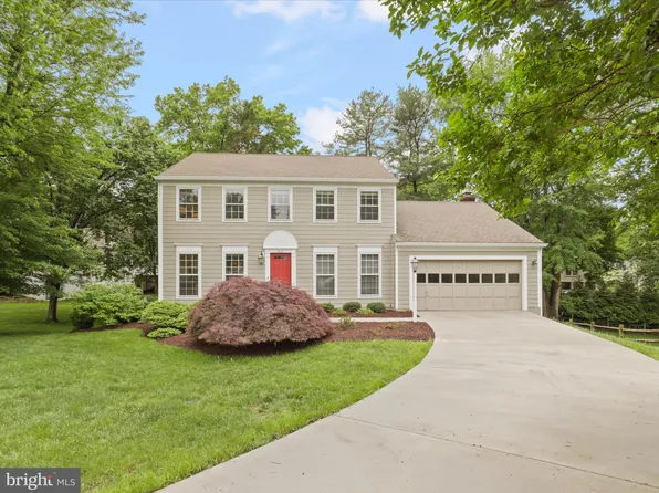 1612 Autumnwood Dr, Reston, VA 20194