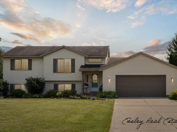 4966 Dio Dr NE, Cedar Springs, MI 49319