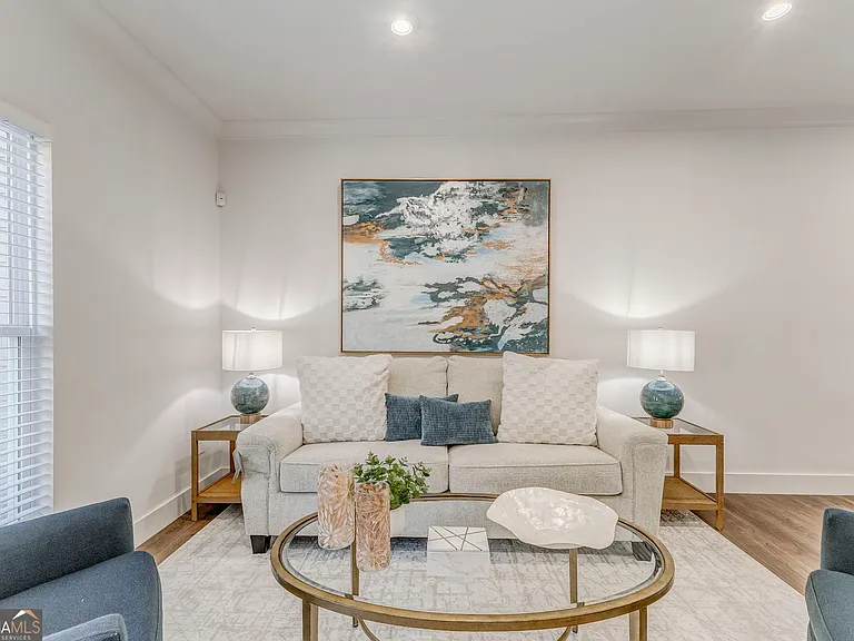 77 Chateau Dr — Photo 31