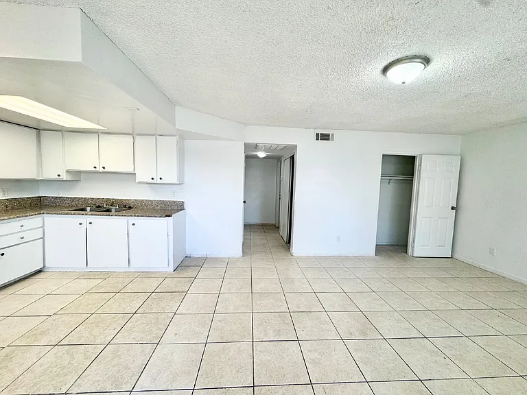 3427 E Cheyenne Ave #B — Photo 23