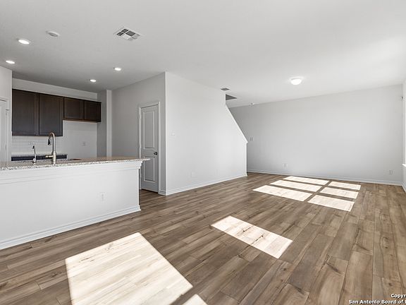 5th image of 4646 BROADSIDE AVENUE