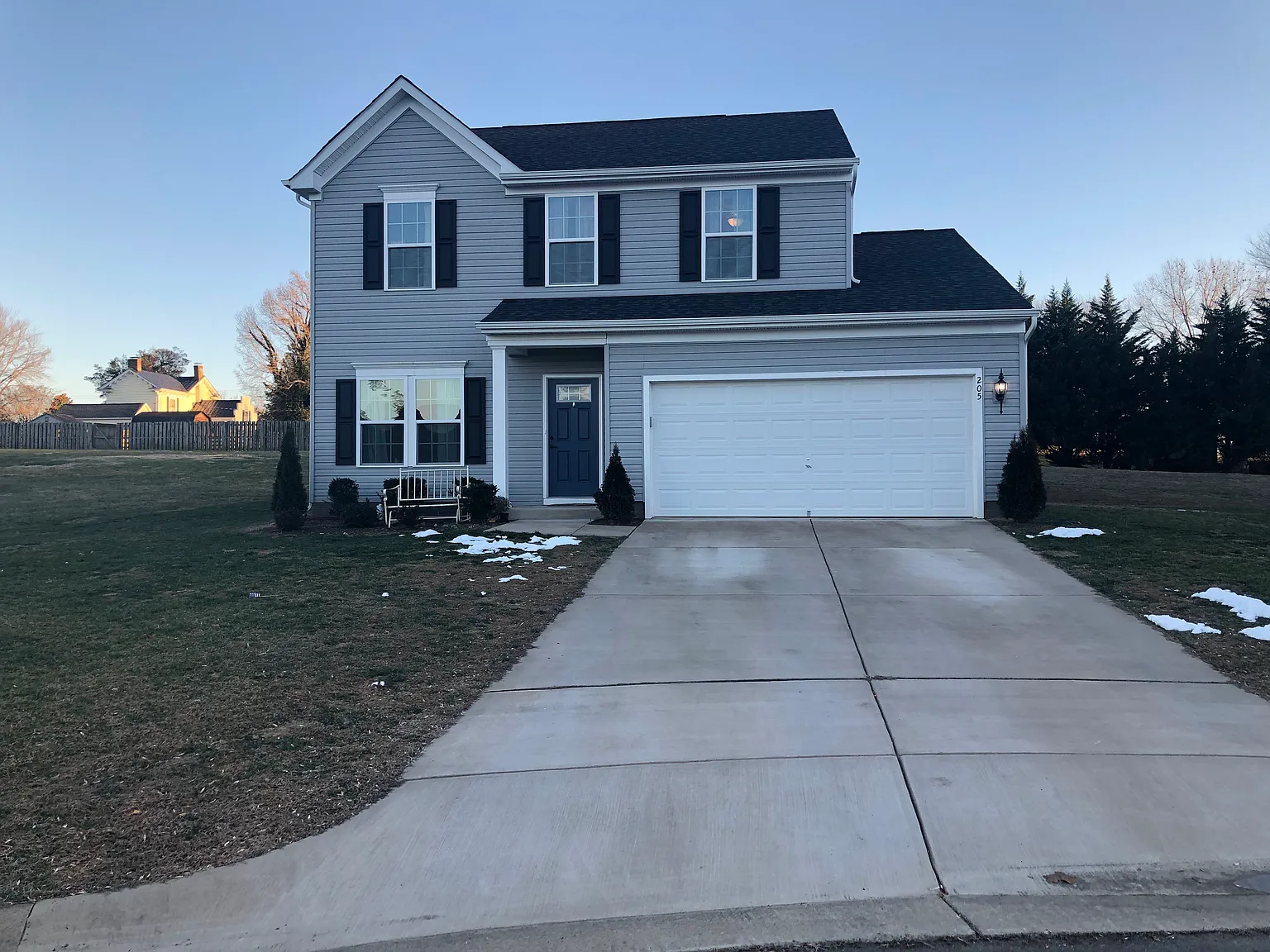 205 Brimfell St photo 1